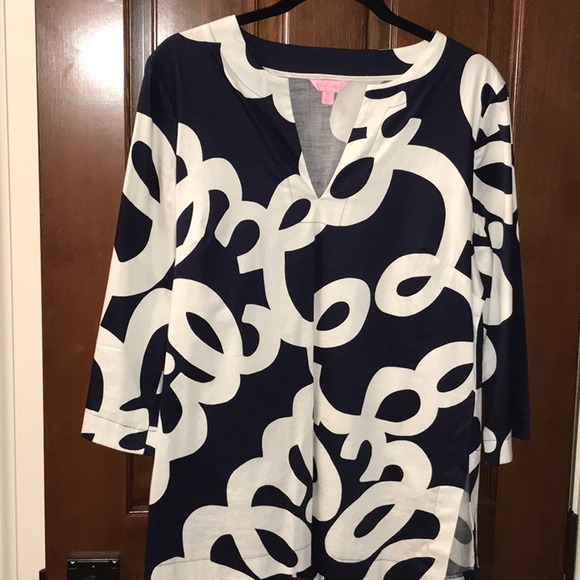 Lilly Pulitzer Tops - Lilly Pulitzer “Lilly” print dkblue & white tunic